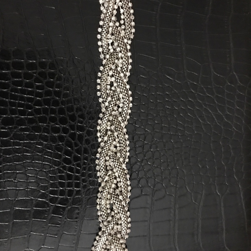 GUESS Rhinestones Choker.
